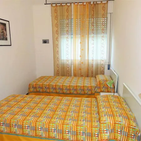 شقة Flat With Terrace Near The Sea *