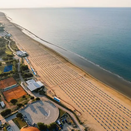 Flat With Terrace Near The Sea شقة *