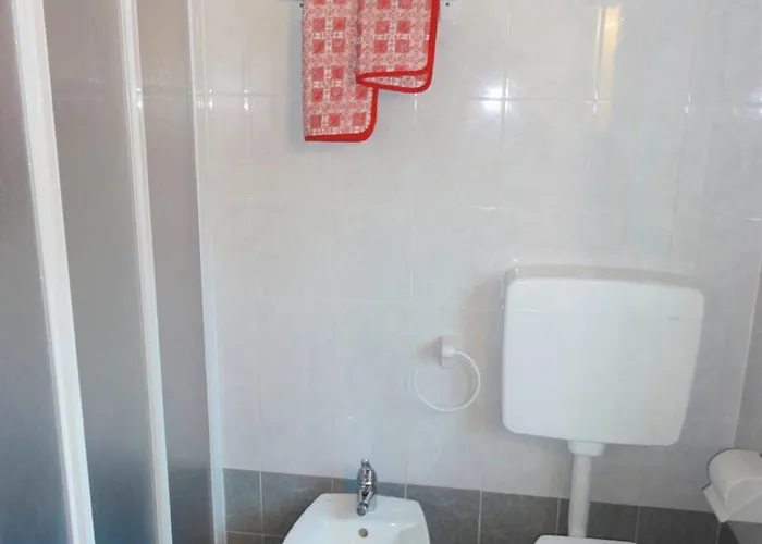 Flat With Terrace Near The Sea 比比翁